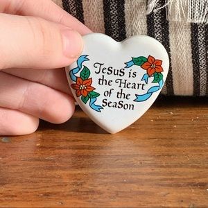 “Jesus is the heart of the season” clothes pin